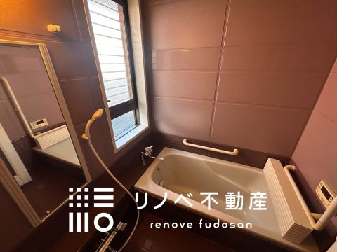 落ち着いたブラウン基調のバスルーム