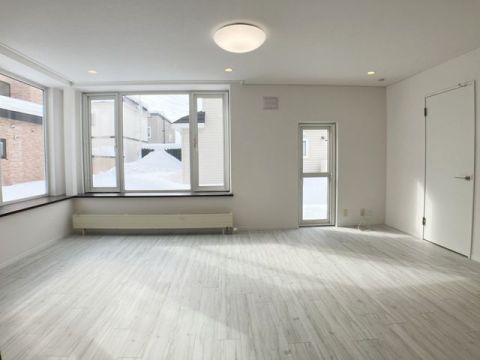 大きめのLDKはそれだけで心が和みますね。家族で過ごすお休みの日が楽しみになる場所となることでしょう