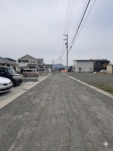 新しく生まれ変わる街並み。区画整理地内に位置し、前面道路も今後きれいに舗装される予定です。さらに洗練された住環境へと進化します。
