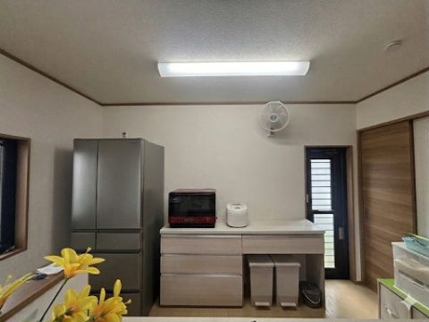 ゴミ箱すぽーすも考え抜かれた専用設計。デッドスペースをなくすことで、すっきりとしたキッチンを保てます。