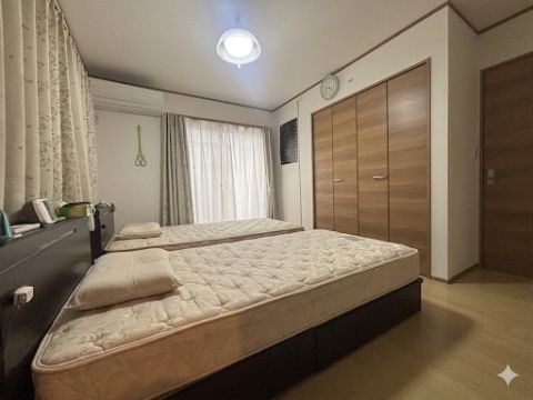 ペアベッドもゆとり持って配置できる広々とした設計。