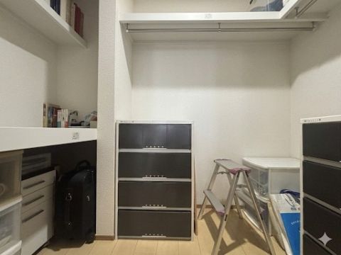 ダイニングで囲む食事、畳の上でくつろぐ食後。家族の時間がゆるやなかにつながる、理想のリビングダイニング。