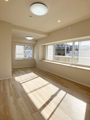 南西角部屋は、日照時間が長く、洗濯物がよく乾くので電気代も節約できます♪