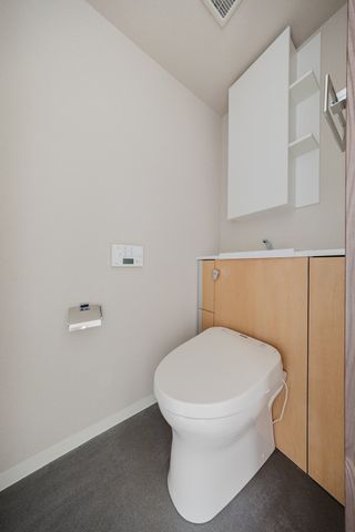【トイレ】収納付き。細々としたものをすっきり収納！