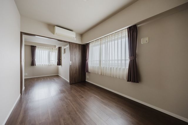 【洋室】約6.0帖と約5.0帖引き戸で仕切るタイプです。