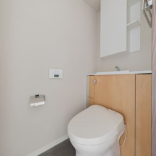 【トイレ】収納付き。細々としたものをすっきり収納！