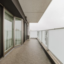 【バルコニー】広めのバルコニー洗濯物を干すことができます。