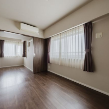 【洋室】約6.0帖と約5.0帖引き戸で仕切るタイプです。