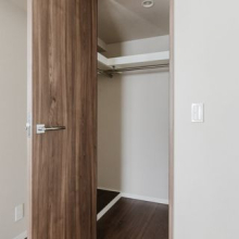 【収納】ウォークインクローゼットが付いています。季節の家具家電もしっかり収納！