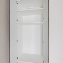 【収納】省スペースながらもハンガーパイプや収納棚もついています。