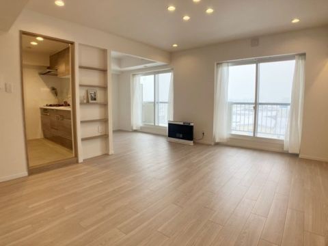 主要採光面が南東向きで、朝から昼の日当たりが良好。気持ちの良い家族が集まる約18.7帖のLDK