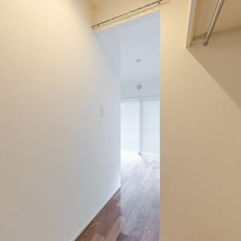 【収納】クローゼットの内側には、カーテンレールがついています。※配置されている家具類は、販売価格に含