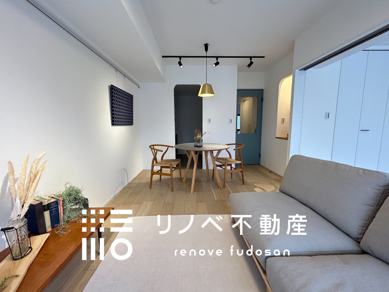 奥はアーチ状の出入り口がかわいいキッチンです♪