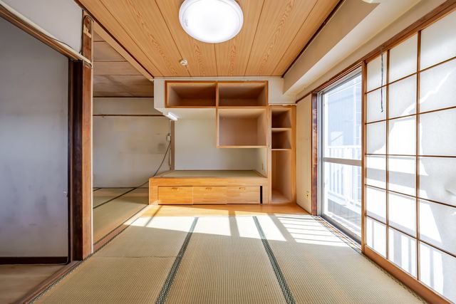 【和室】室内の現状を見ると、「本当にリノベーション出来るのかな？」と不安におもわれる方も多くいらっし