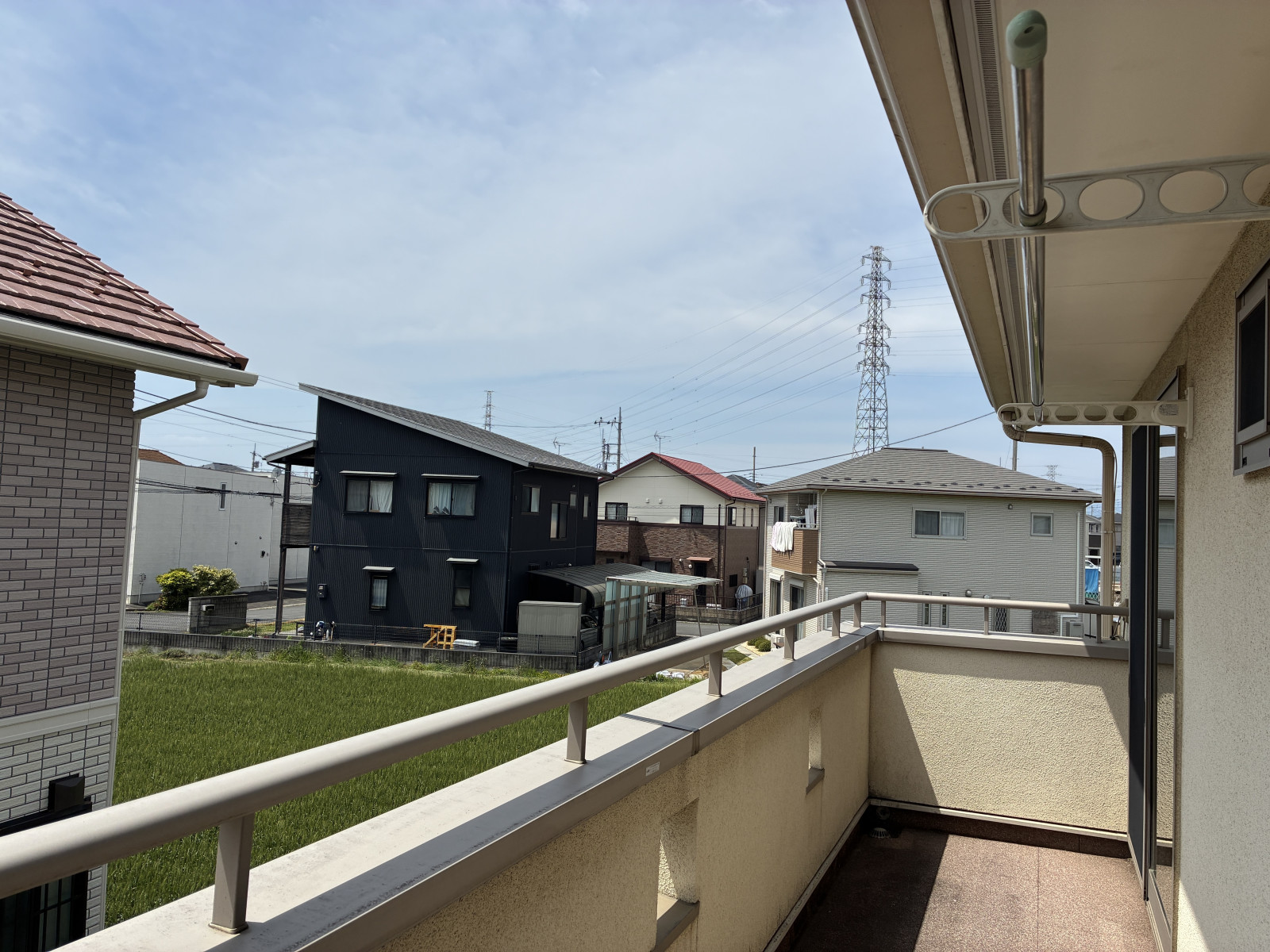 見晴らしも良く、陽当たりも良好です。周囲に大きな建物も少なく遠くまで見渡すことができます。
