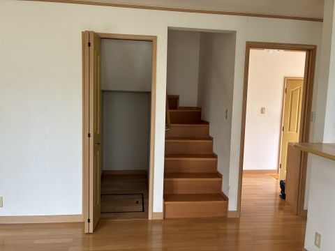 リビング階段なので、家族のコミュニケーション活性化と、空間を広くおしゃれです。