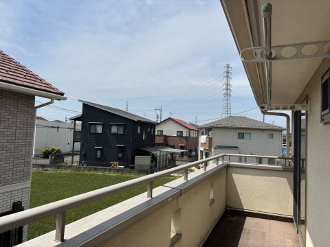 見晴らしも良く、陽当たりも良好です。周囲に大きな建物も少なく遠くまで見渡すことができます。