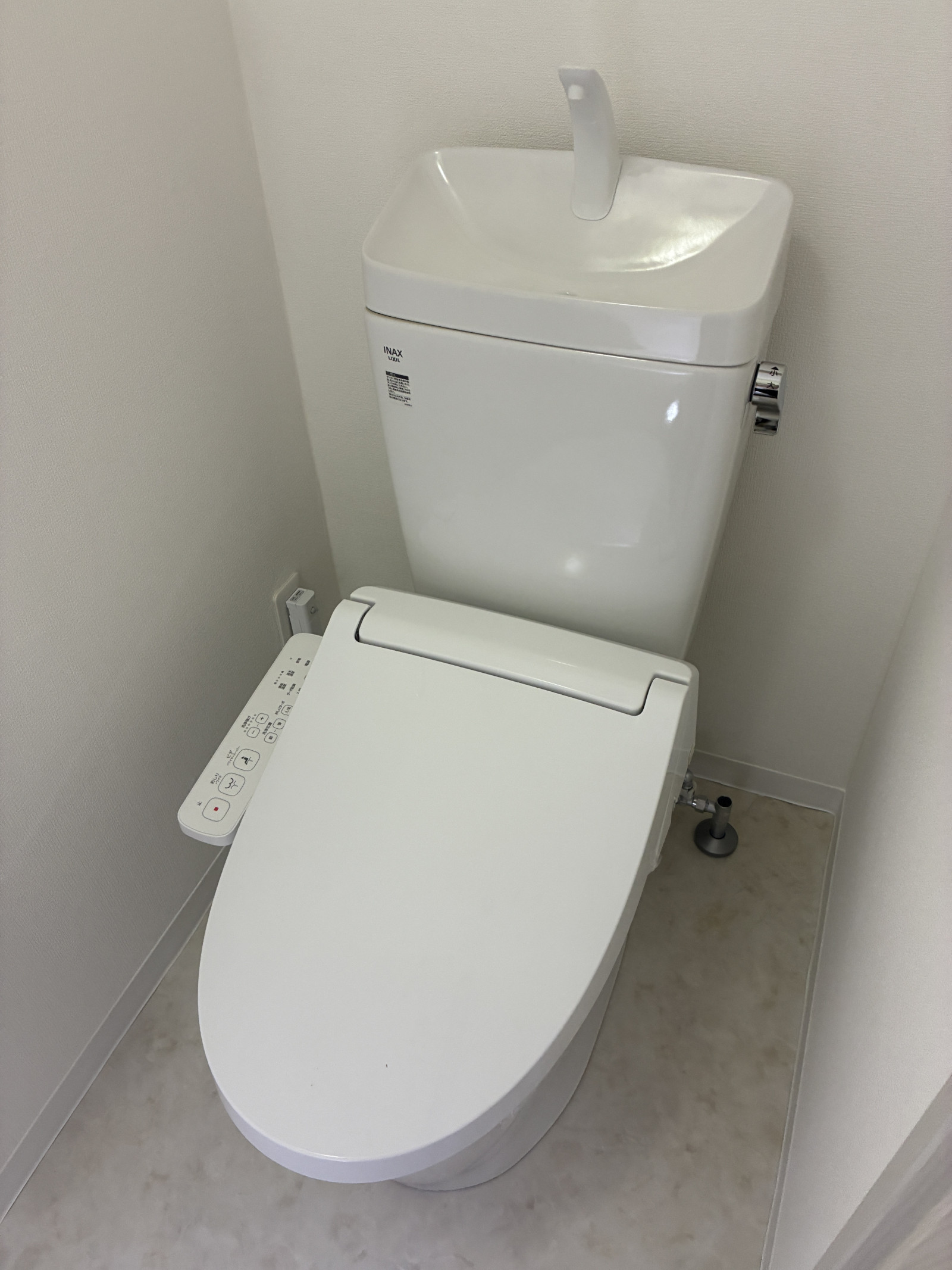 温水洗浄便座付きトイレ