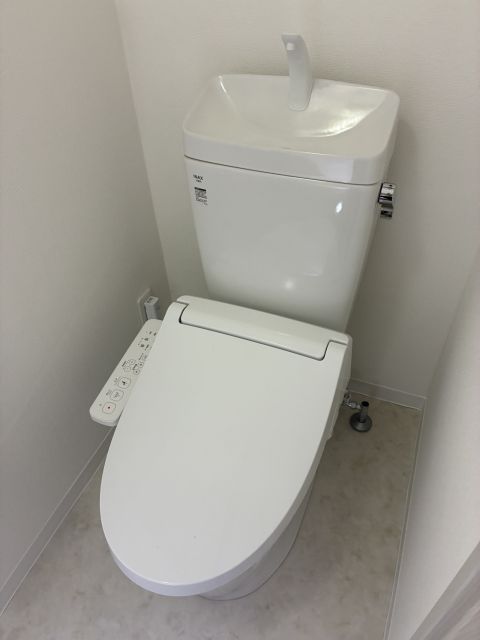 温水洗浄便座付きトイレ