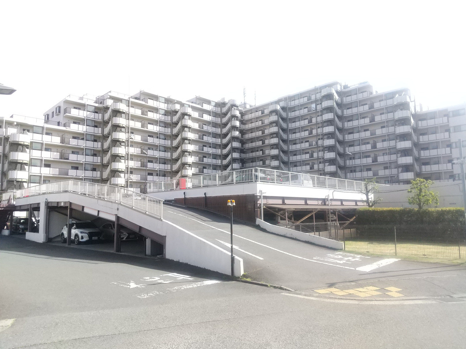 大規模マンションならではの重厚感ある外観