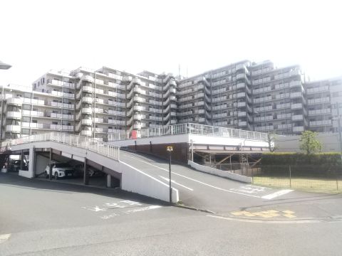 大規模マンションならではの重厚感ある外観