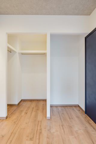【収納】ハンガーパイプと枕棚があるので効率良く収納ができます。大きめな荷物も入りそうです。