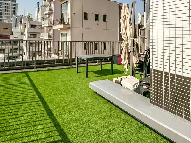 【ルーフバルコニー】お天気の良い日はルーフバルコニーでストレッチをしたり、食事をしたりするのも楽しそ