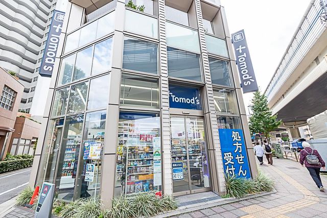 トモズ上馬店 370m