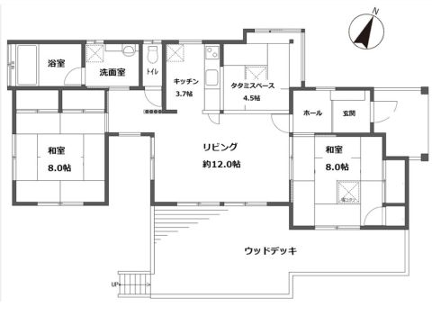 １２帖のリビングを中心に、８帖の和室が２部屋と、便利な小上がりのタタミスペース（４．５帖）を配置。東側の和室には冬に嬉しい堀コタツも。南側に広がる開放的なウッドデッキがとても心地よいです。