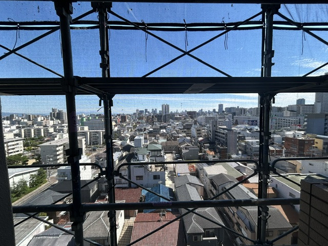 バルコニーからの眺望、大規模修繕工事中