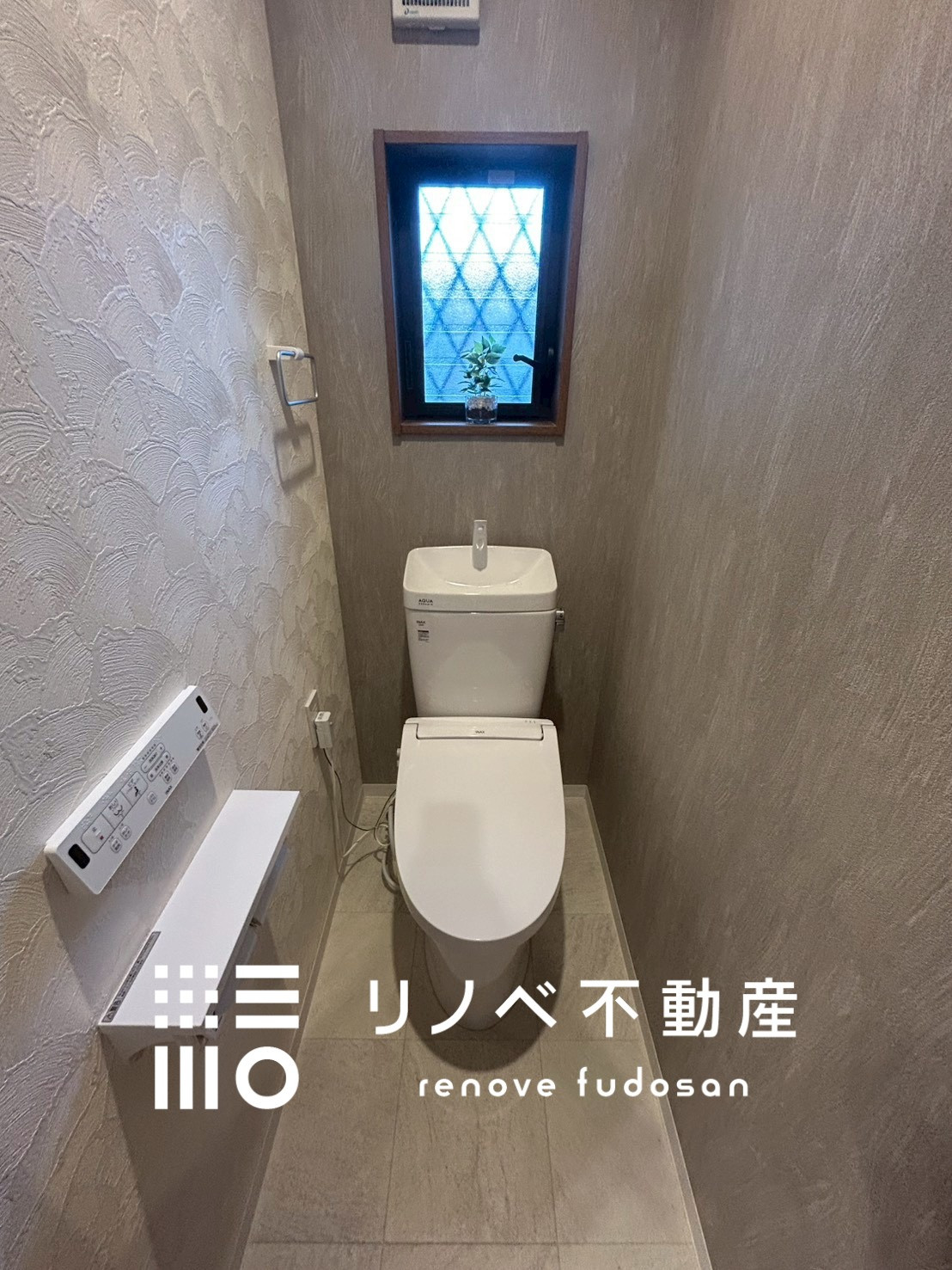 ペイント調アクセントクロスを採用したこだわりのトイレ空間
