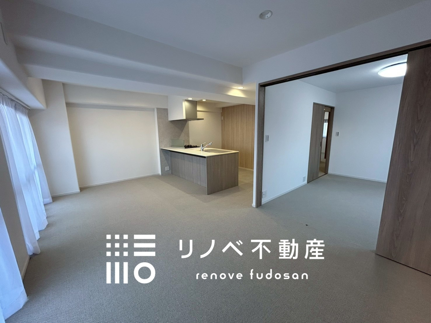 可動間仕切りを開放すれば、さらに広がりを感じる大空間