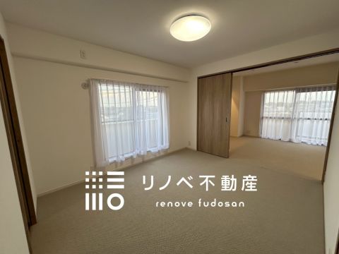 リビングとつながる約６帖の洋室