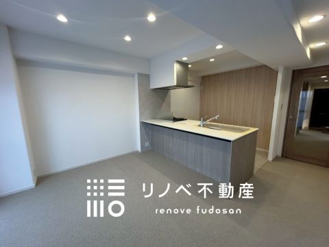 広い天板で配膳や調理もスムーズ
