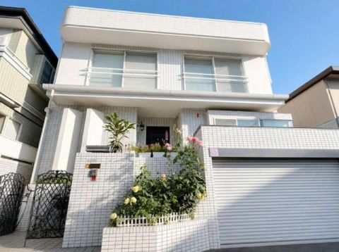 【119m2超の敷地】太陽光発電システム搭載で電気代が節約可能な3階建て中古戸建