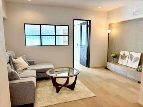1階のお部屋ですが、マンションが道路から離れた高台に位置にあり人目が気にならないお部屋です！