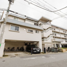 【外観写真】用賀駅徒歩5分！駅前のお買い物エリアも充実しています。小学校が徒歩4分以内、お子様の通学も