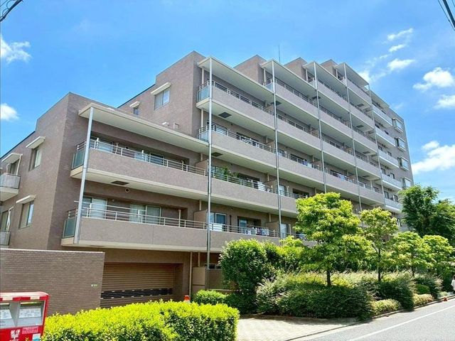 【外観写真】駒沢大学駅徒歩19分、駒沢オリンピック公園まで徒歩6分！緑に囲まれた住環境良好なマンション