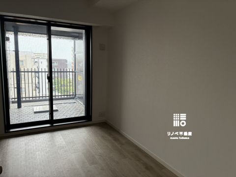 7.7帖の洋室　WIC付きでご夫婦の主寝室として最も理想的な空間です。