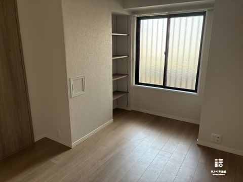 デスクやシングルベットがスッキリ収まるサイズ感。静かに集中したいテレワーク部屋や、お子様ノ個室にぴったりです。