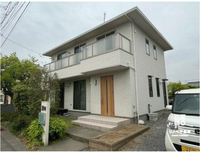 木の温もりと重圧感が漂う気品ある佇まいです。
