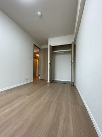 洋室、クローゼット新規交換