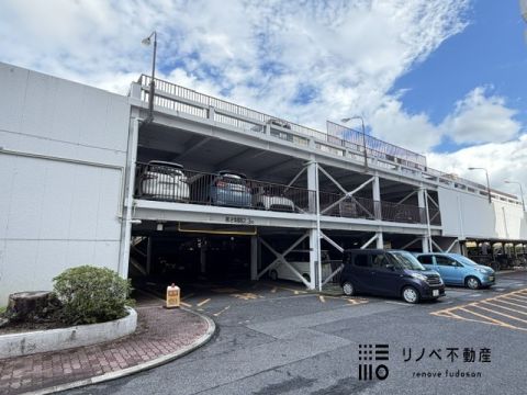 １住戸に１区画の駐車場が確保されていますので、車がある方にも安心です。