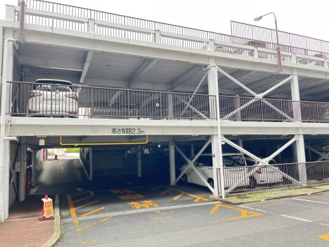 １住戸に１区画の駐車場が確保されていますので、車がある方にも安心です。