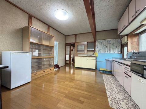 木の温もりと情緒が感じられる落ち着いた雰囲気の玄関です。