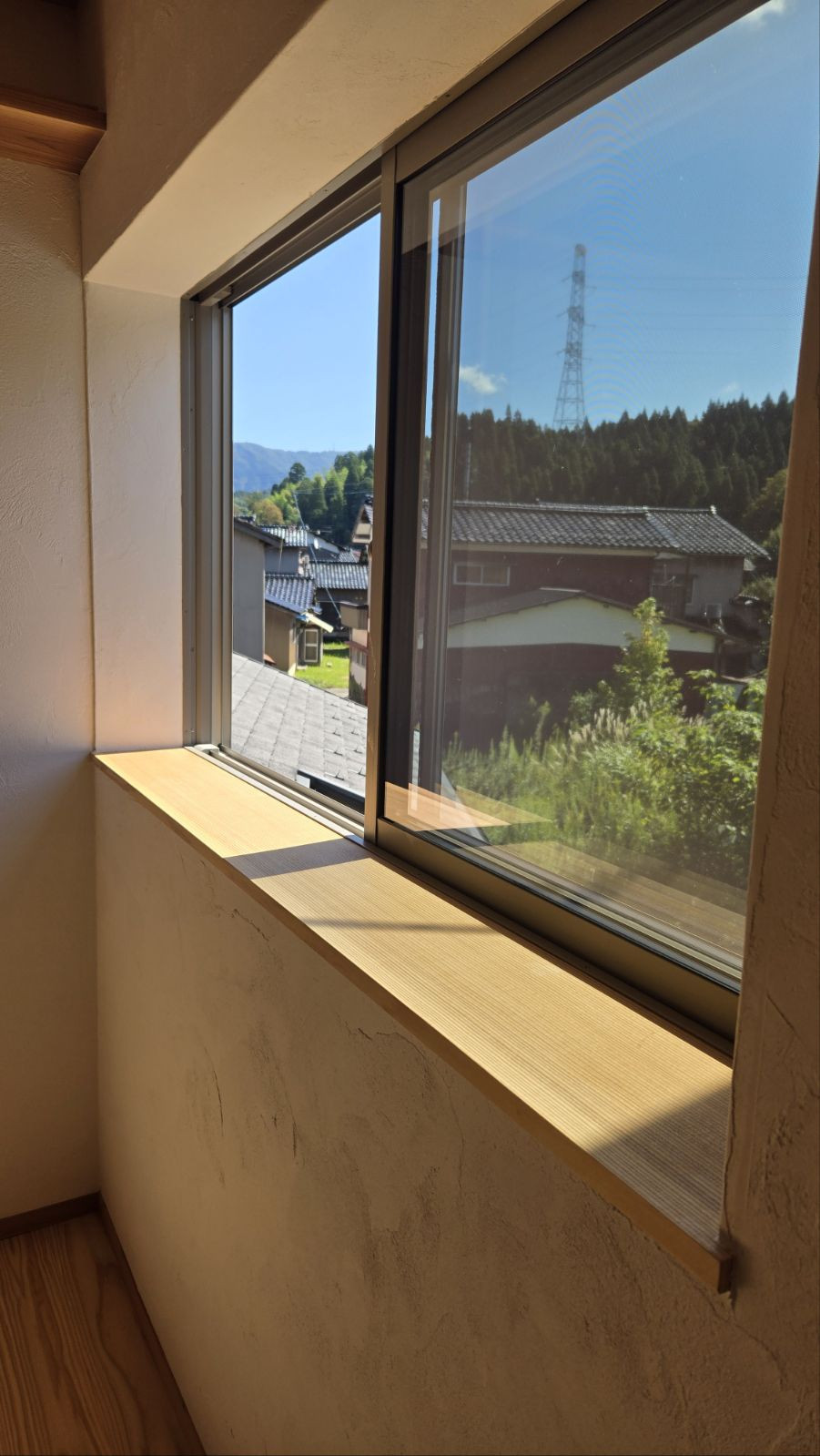 窓から広がる豊かな自然の風景を眺めることができます。