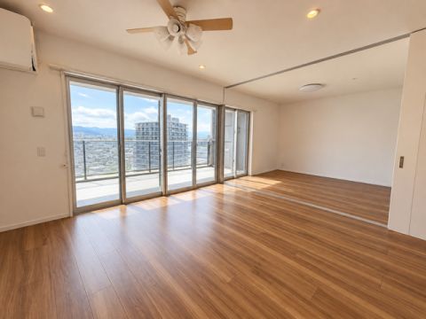 居住中のため家具を消しています。