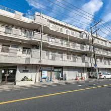 【外観写真】鴨居駅徒歩19分!バス停「神社前」まで徒歩1分。「中山駅」方面「新横浜駅前」「センター南駅