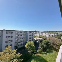 緑豊か住環境。南向きバルコニーから光と風をたっぷり取り込めます。