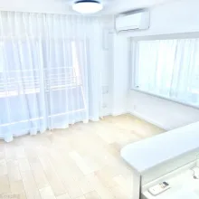 ダイニング・キッチンはオープンとなっており、お洒落なカウンター付き。空間の広がりを感じます。